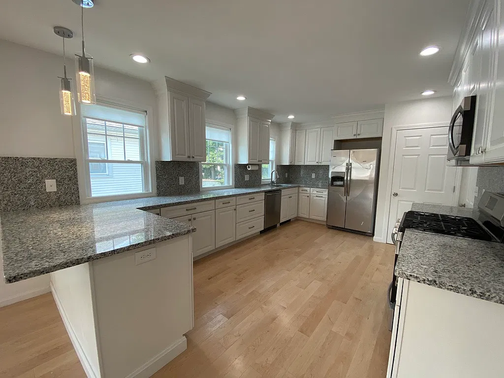 3 bed, 1300 sqft, $3,400 — Photo 3