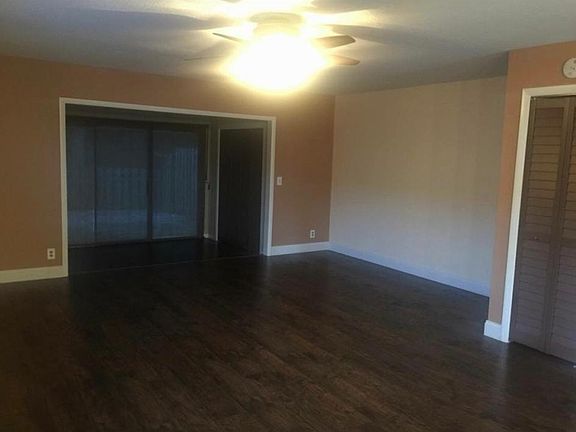 3rd image of 833 Hill Dr