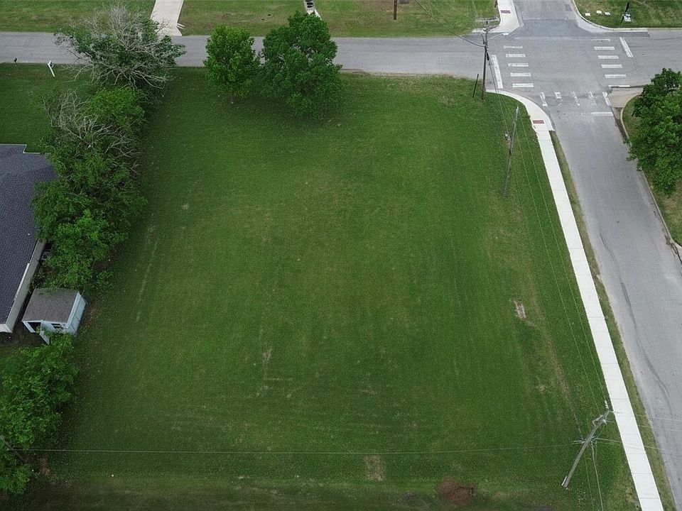 1st image of 611 W Ash St