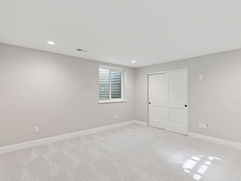 1425 Burt Ave — Photo 37