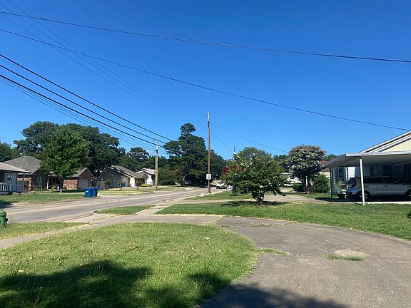 5th image of 208 E South Ave