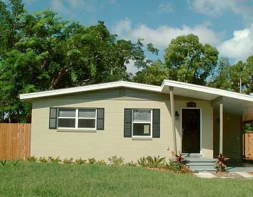 1236 Emeralda Front View