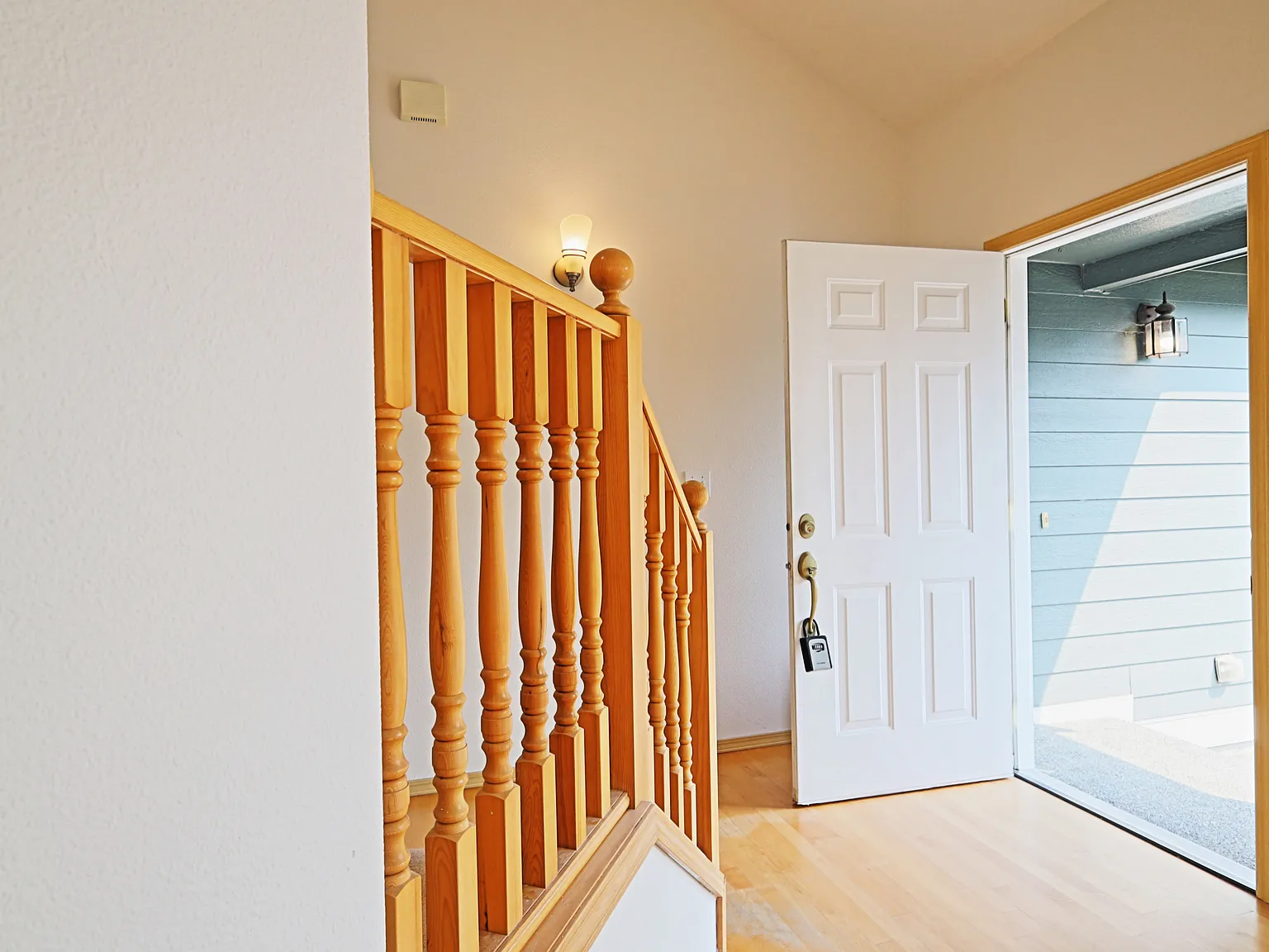 4 bed, 2.5 bath, 1840 sqft, $3,675 — Photo 4