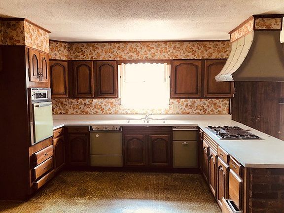 5th image of 462 Meadowlark Dr