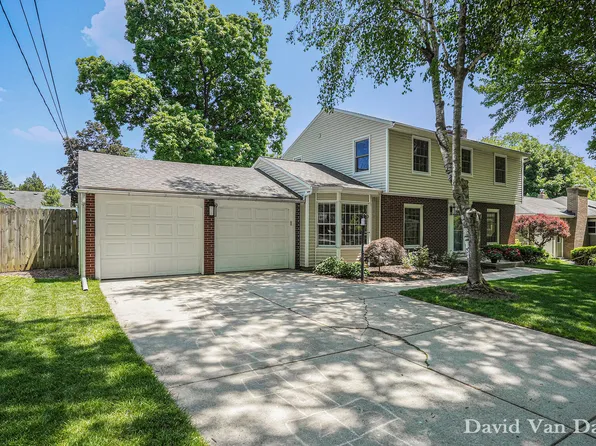 1802 Woodcliff Ave SE, Grand Rapids, MI 49506