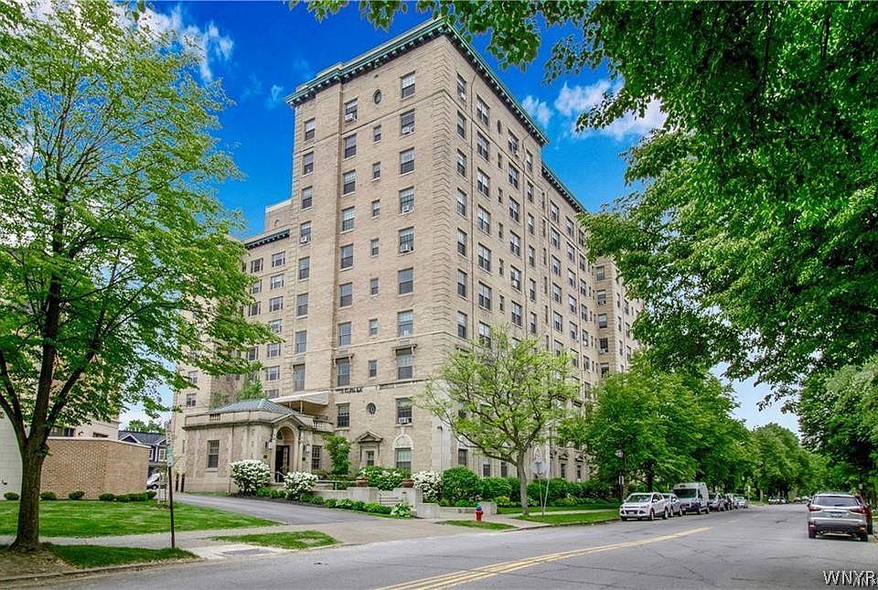 1st image of 33 Gates Cir #10C