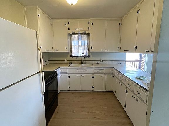 4th image of 1421 E Adams St #0