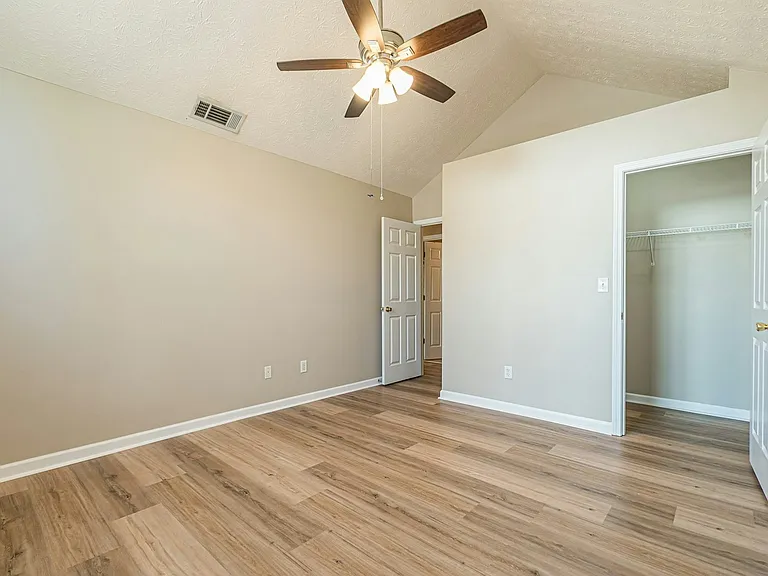 5755 Lakeview Cir — Photo 34