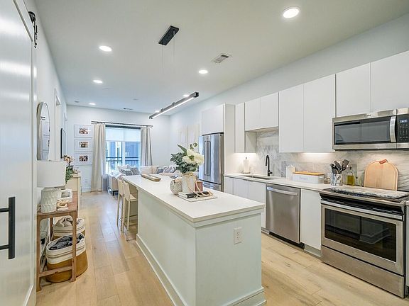 3rd image of 1125 10th Ave N #303