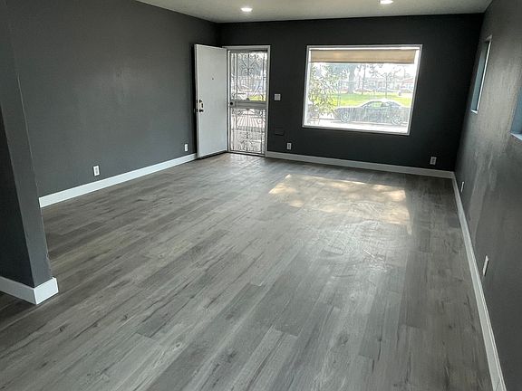 5th image of 2715 Iowa Ave #1