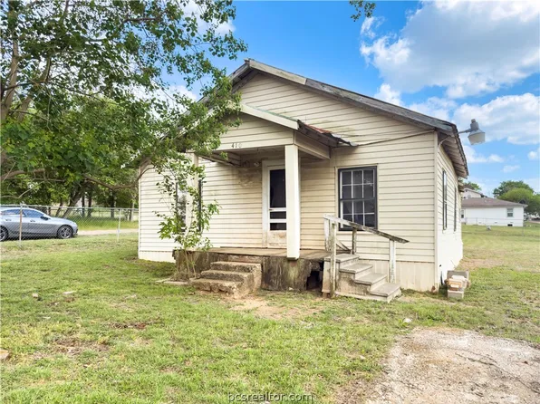 410 E 7th St, Hearne, TX 77859