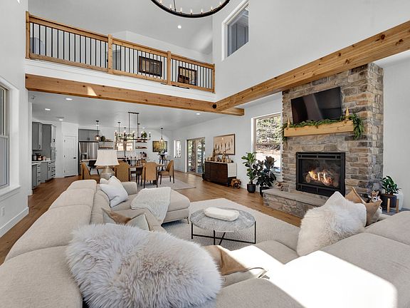 2nd image of 1495 Crestview Way