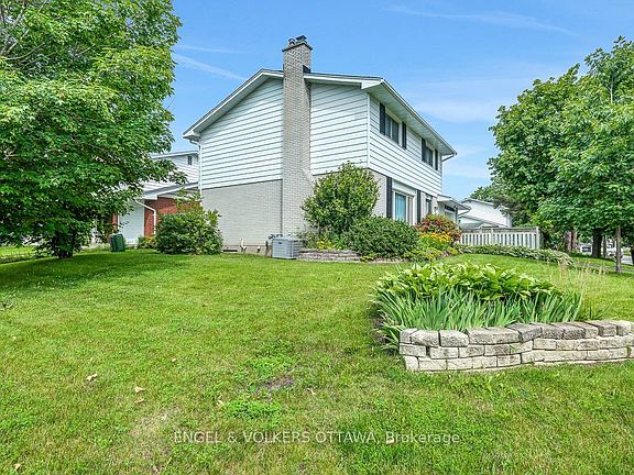4th image of 2695 Hickson Cres