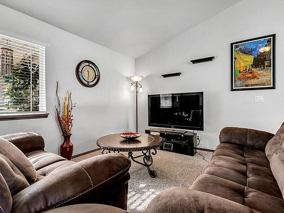 5th image of 589 W Fisher Ave