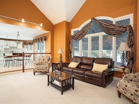 5th image of 18 Sussex Ln