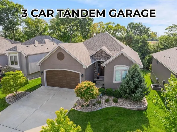 9844 Hollis Ln, Shawnee, KS 66227