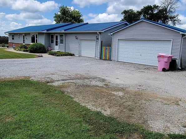 211 S Runyon Ave, Taylorville, IL 62568