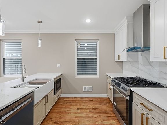 5th image of 432 S 10Th St