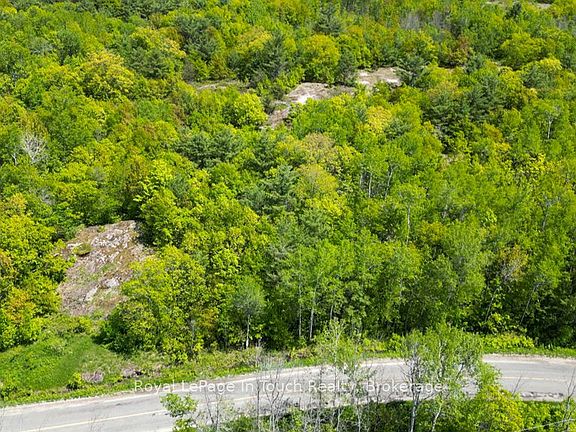 4th image of 434 Bay Rd