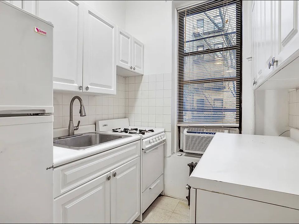 2nd image of 240 E 75th St APT 4