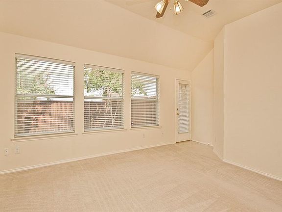 5th image of 2409 Deer Horn Dr