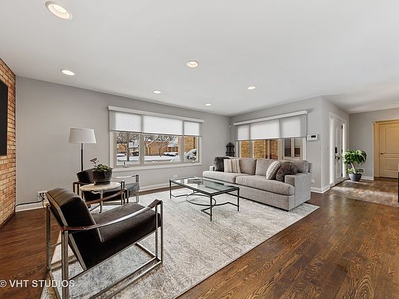 2nd image of 1905 Somerset Ln