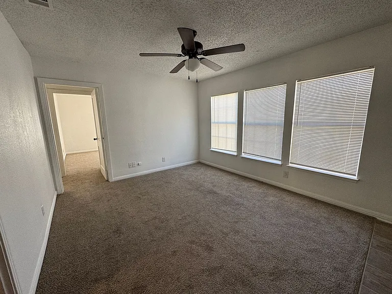805 W Dean Ave — Photo 3