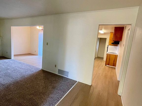 3rd image of 1602 Goldenwood Dr