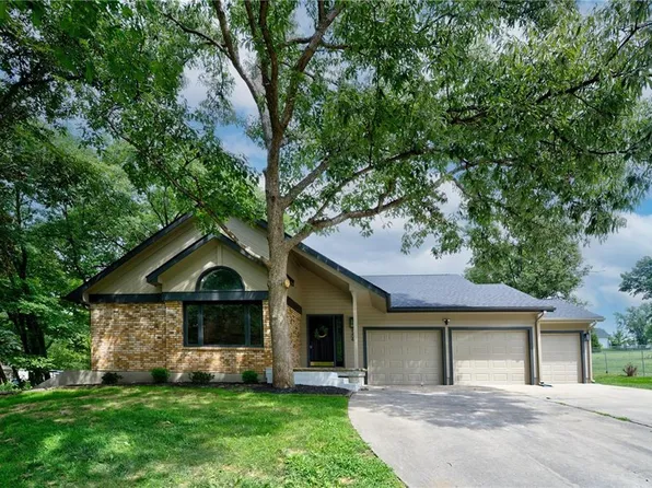 9304 NW 79th St, Weatherby Lake, MO 64152