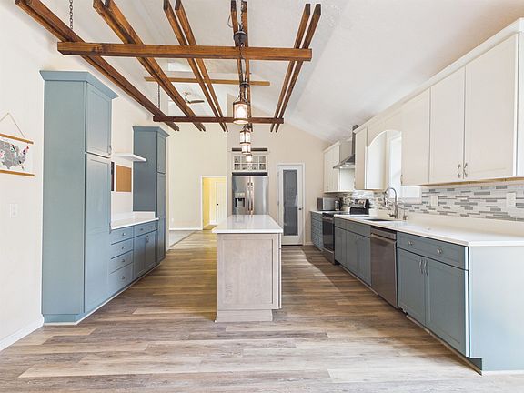 4th image of 1073 Cheri Way