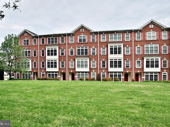 4633 Battenburg Ln #921, Fairfax, VA 22030