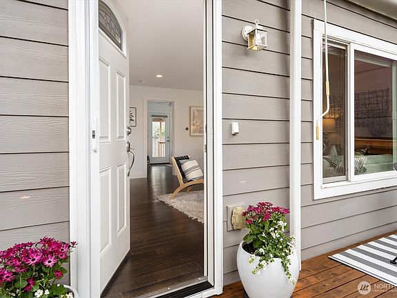 4th image of 4513 Cascadia Avenue S