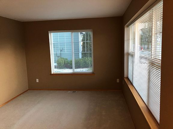 4th image of 6208 Lincoln Dr
