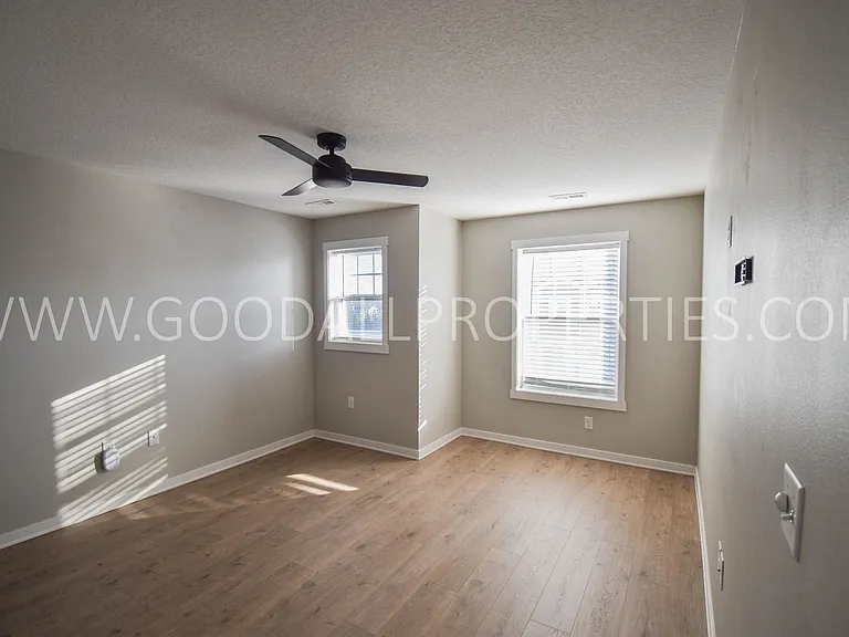 2726 NW Kate Shelley Ln — Photo 10