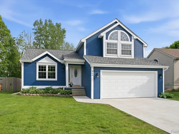 349 Princeton Dr, South Lyon, MI 48178