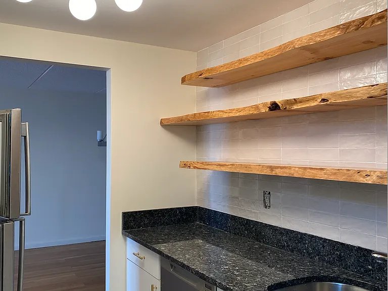220-230 W Broadway #410 — Photo 18