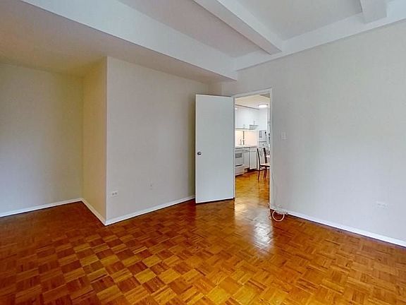 4th image of 150 W 51st St #1926D
