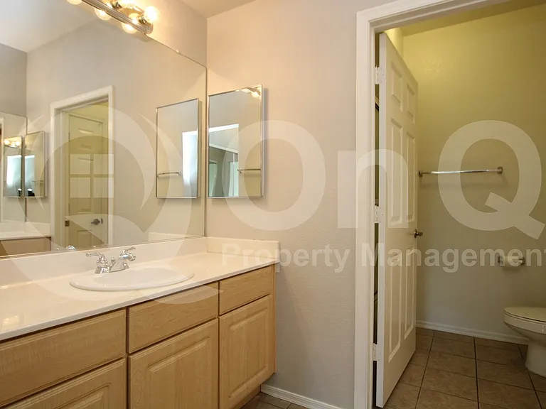 420 W 1st St #222 — Photo 11