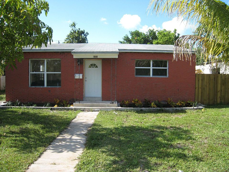 1st image of 1645 NE 160th St