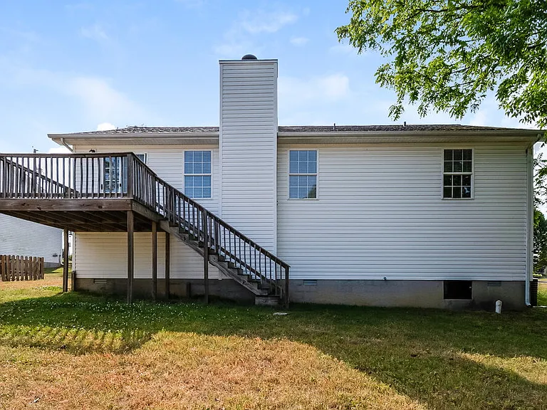 406 Meagan Cv — Photo 16