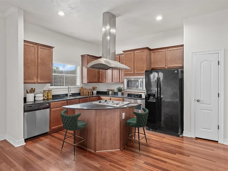 907 McKinney Park Ln — Photo 12