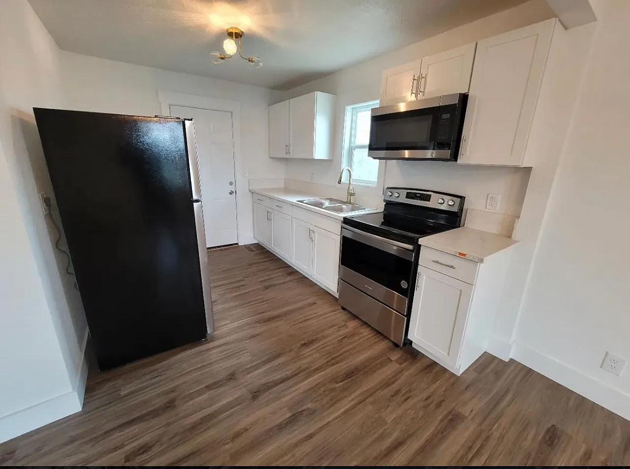 1421 Ivy St — Photo 3
