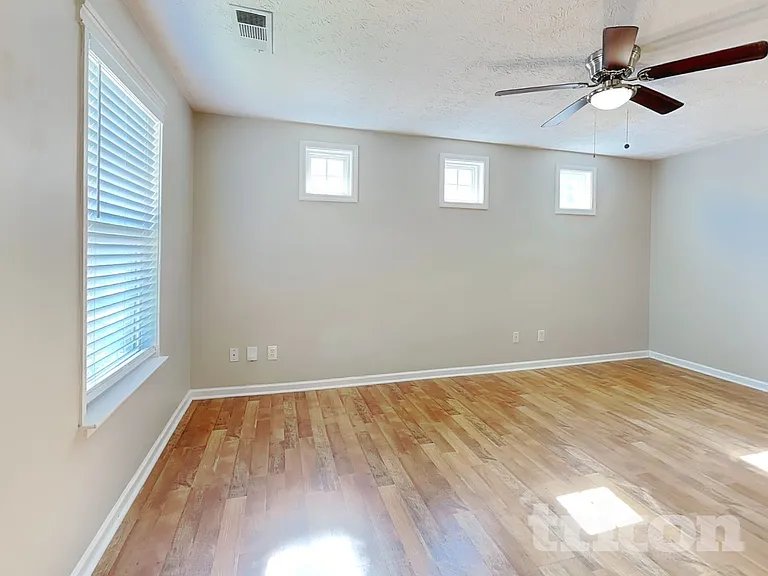 250 Oak Grove Way — Photo 3
