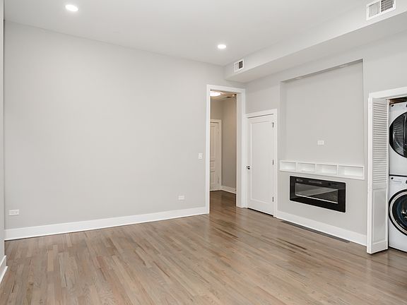 5th image of 807 N Wabash Ave APT 2W