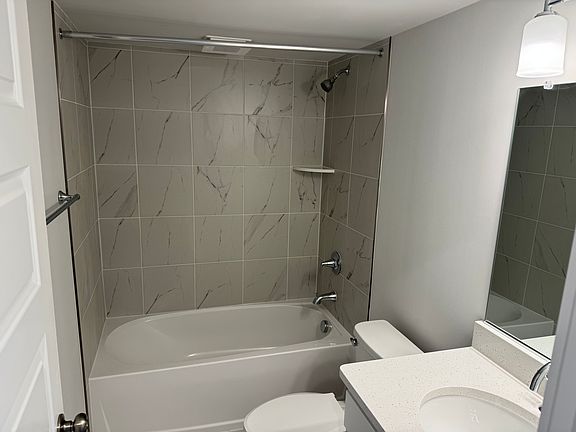 1st Floor Full Bathroom