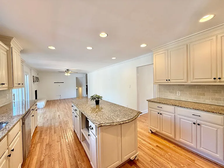 1402 Hedgelawn Way — Photo 9