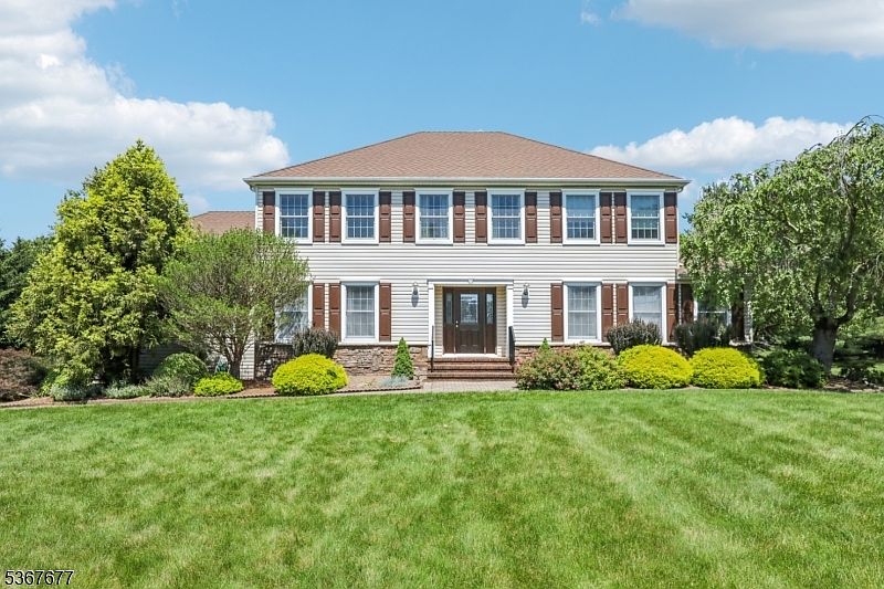 1st image of 211 Woods End Dr