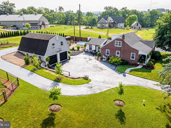 407 Pleasant Valley Rd, Denver, PA 17517