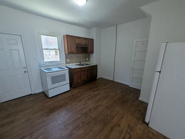 2214 Yelland St — Photo 10