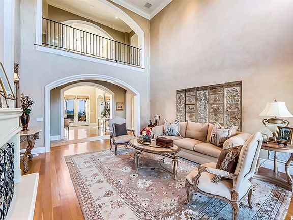 3rd image of 850 Saint Katherine Dr
